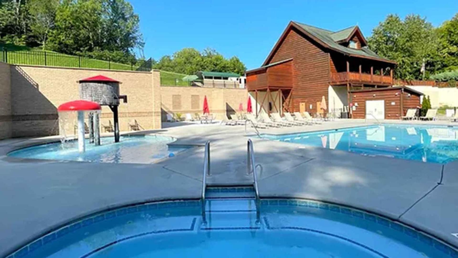 New Majestic 5 Star Amazing View, Pool, Hot Tub! Villa Pigeon Forge Exterior foto
